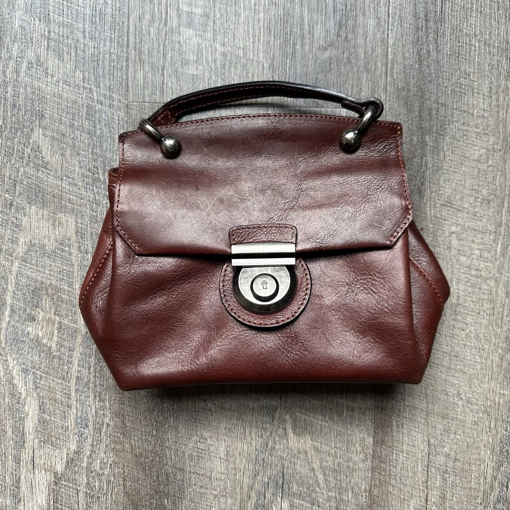 Old Trend Cypress Leather Crossbody Tanned Leather Y2K Preppy Read